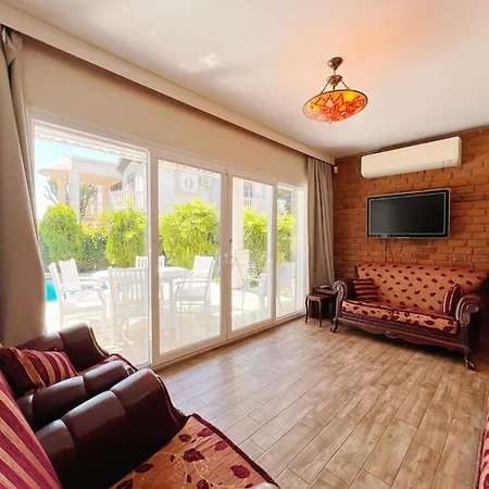 Villa Center